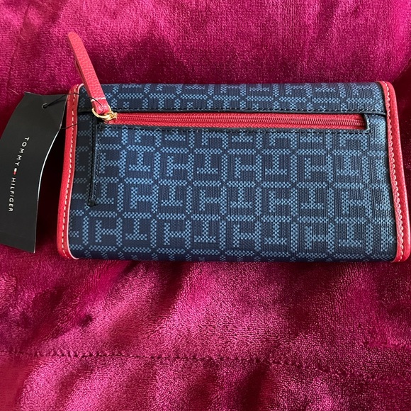Tommy Hilfiger Wallet - Picture 2 of 4